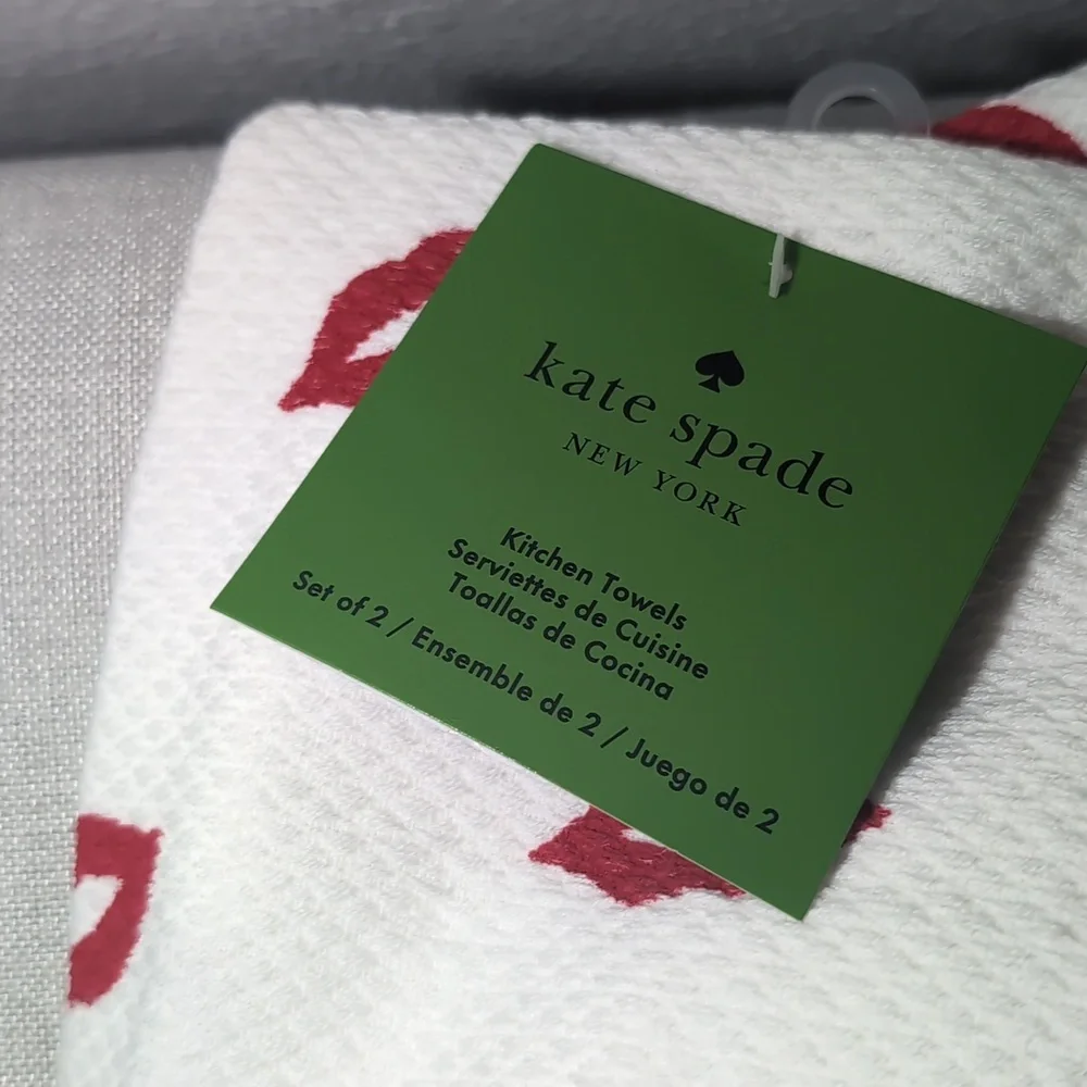 NWT Kate Spade Heart and Lip Print Red White 100% Cotton Kitchen Towel set of 2